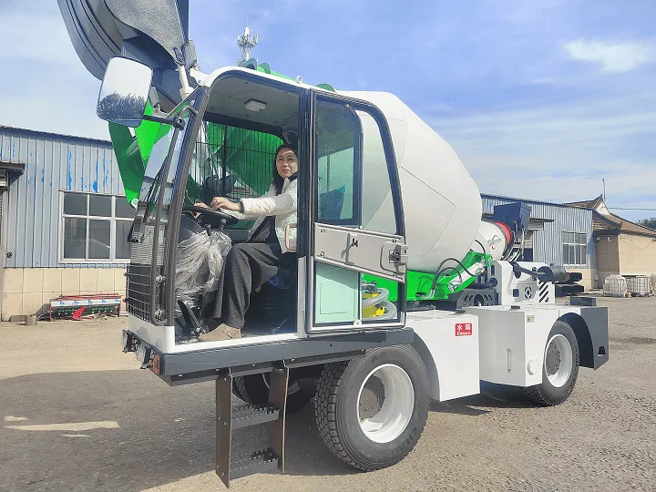 4 Cube Self loading Concrete Mixer