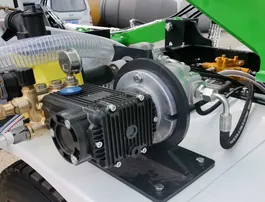 High pressure washer cleaning mixer