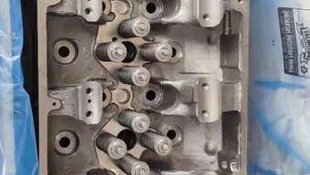 Cylinder head assembly for V16 engine