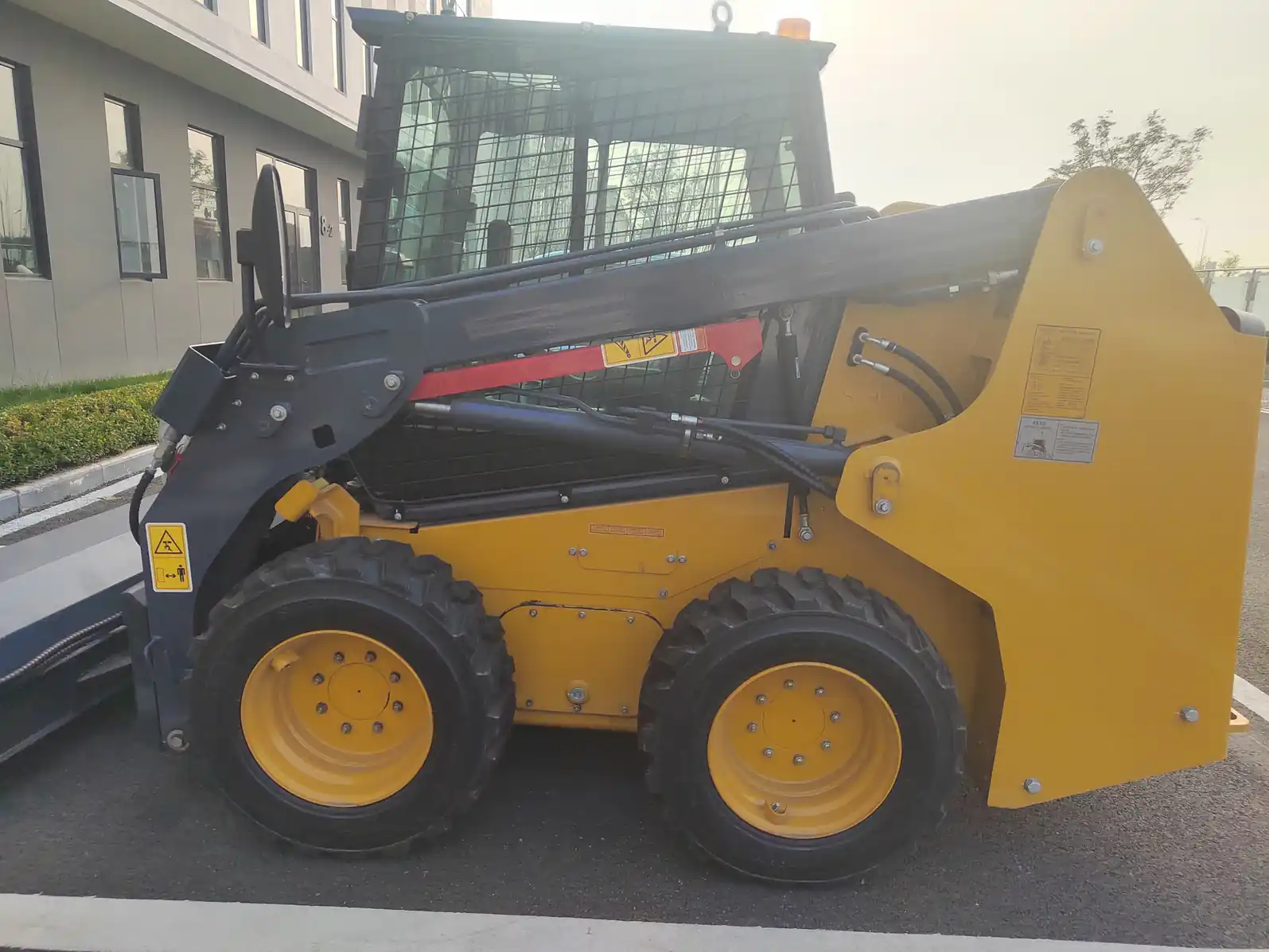 Comparison of a loader seat and rear standing platform